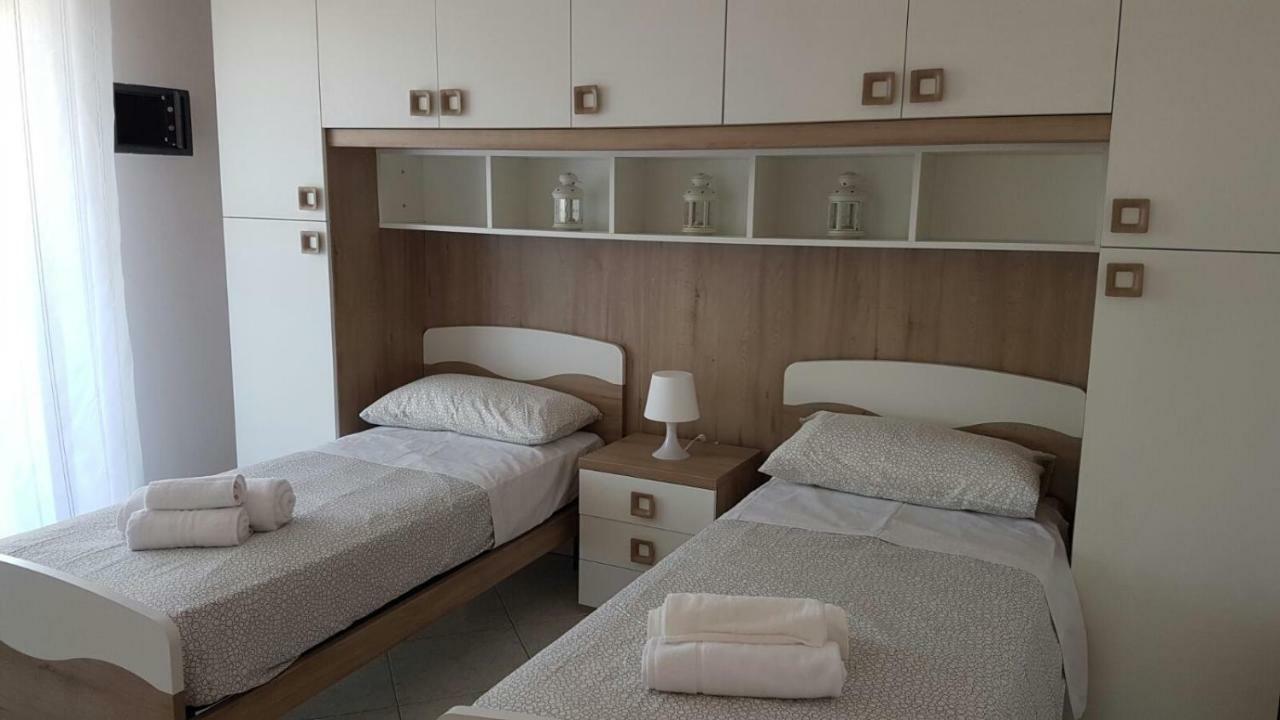Domus Maris Viserba, Spiagge E Centro A 100 Mt, Promo Maggio Fiera Macfrut, Fieravicola, Expo Dental, Meeting Rimini Zewnętrze zdjęcie