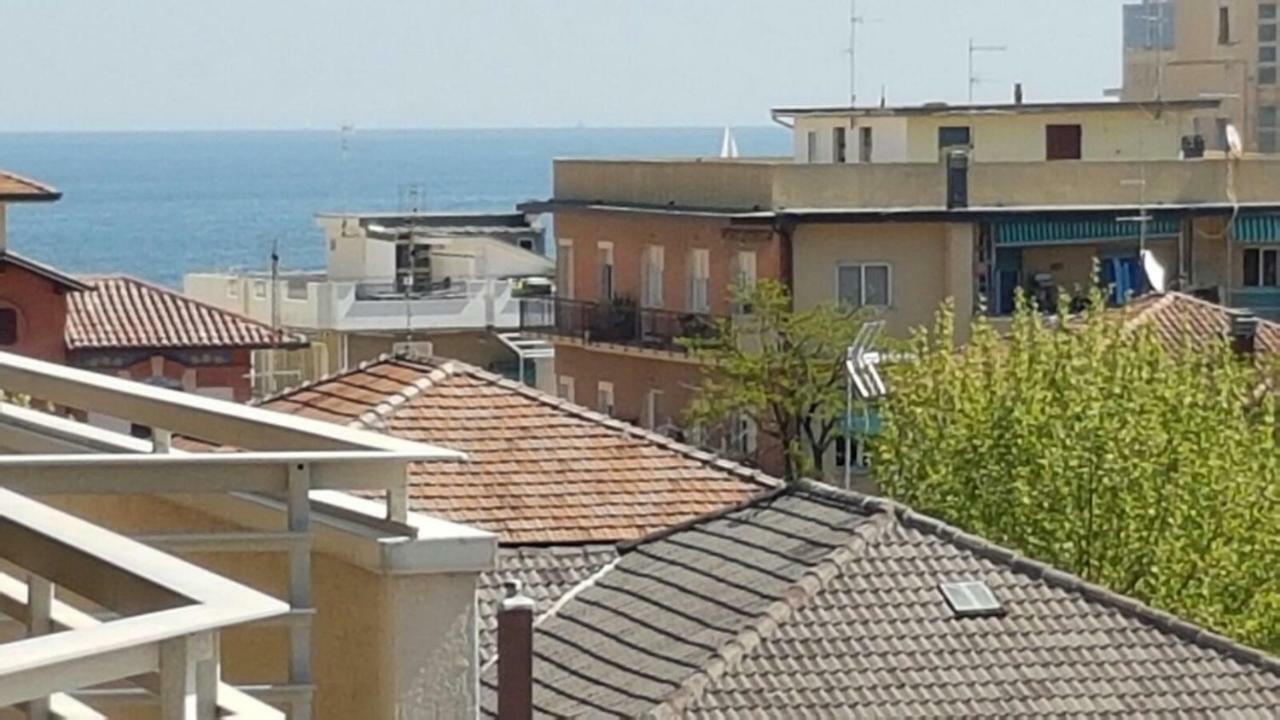 Domus Maris Viserba, Spiagge E Centro A 100 Mt, Promo Maggio Fiera Macfrut, Fieravicola, Expo Dental, Meeting Rimini Zewnętrze zdjęcie